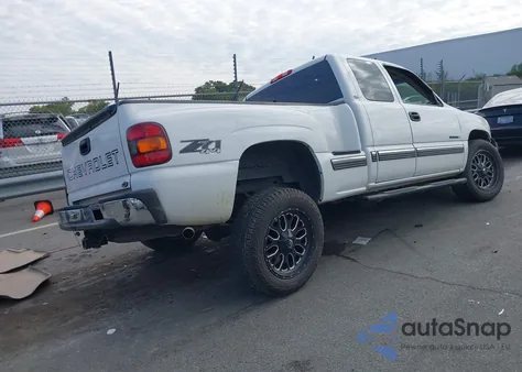 2002 Chevrolet Silverado K1500 from USA, damaged, VIN 2GCEK19T721130934